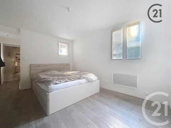 Immeuble à vendre  180 m2 MONTEREAU FAULT YONNE - 77