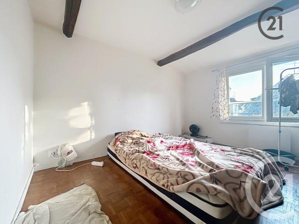 Immeuble à vendre  180 m2 MONTEREAU FAULT YONNE - 77