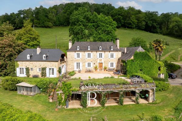 Pau, Propriété 5 Chambres -  310 m² à vendre