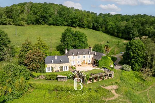 Pau, Propriété 5 Chambres -  310 m² à vendre