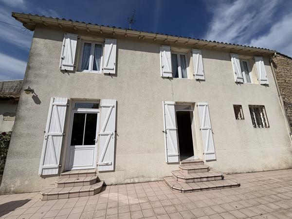 Maison ancienne Paizay le Tort