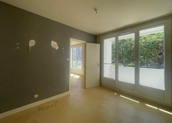 Appartement
         4 pièces
        - 71 m² 128 400 € *