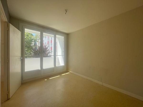 Appartement
         4 pièces
        - 71 m² 128 400 € *