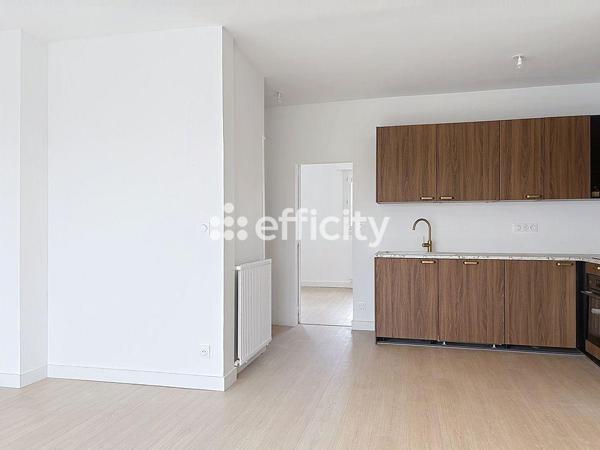 Appartement
         4 pièces
        - 75 m² 280 000 € *