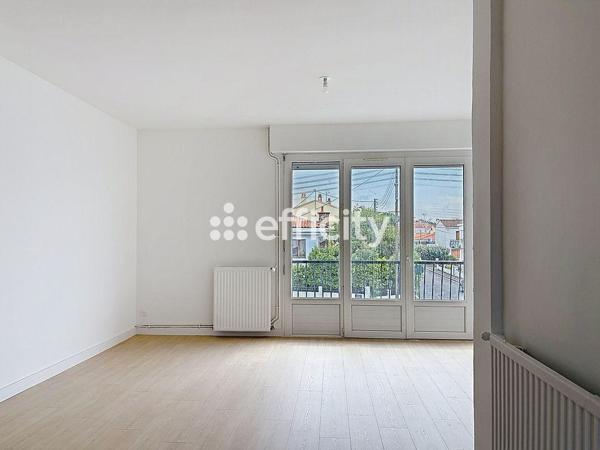 Appartement
         4 pièces
        - 75 m² 280 000 € *