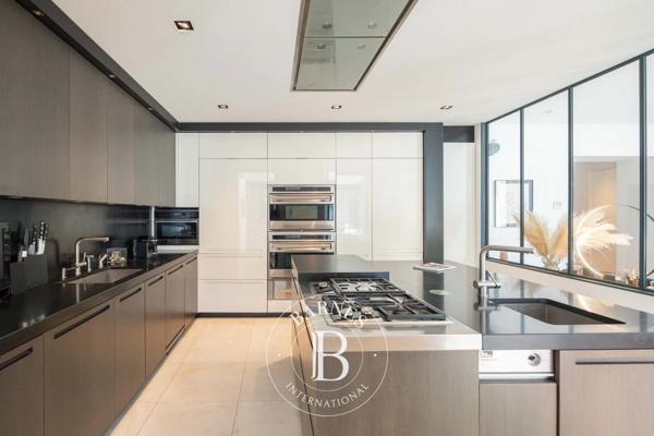 Marseille 8ème, Appartement 5 Chambres -  250 m² à vendre