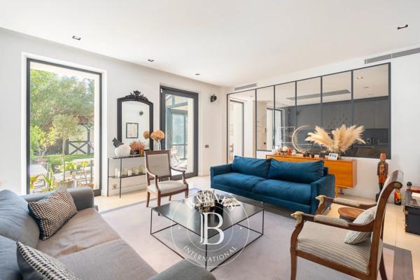 Marseille 8ème, Appartement 5 Chambres -  250 m² à vendre