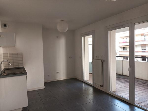 Studio en centre ville dans une copropriété recherchée de Th