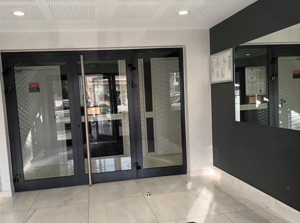 Studio en centre ville dans une copropriété recherchée de Th