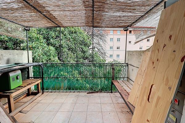 A VENDRE DRAGUIGNAN Studio de 25 m² DERNIER ETAGE avec TERRASSE