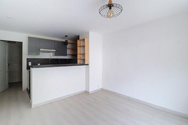 A VENDRE DRAGUIGNAN Studio de 25 m² DERNIER ETAGE avec TERRASSE