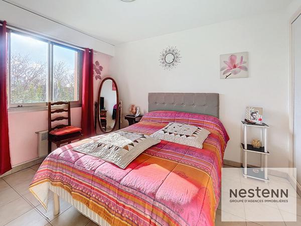 Fréjus T2 loué exposé sud au calme proche commerces parking et cave