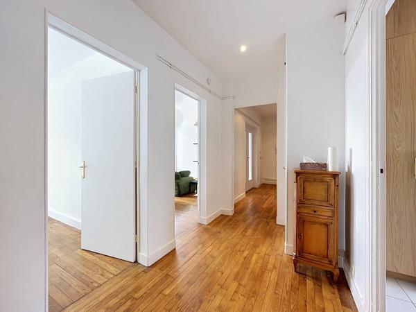 HYPER CENTRE : CHARMANT APPARTEMENT T2 DE 56 M² AVEC BALCON AU DERNIER ÉTAGE