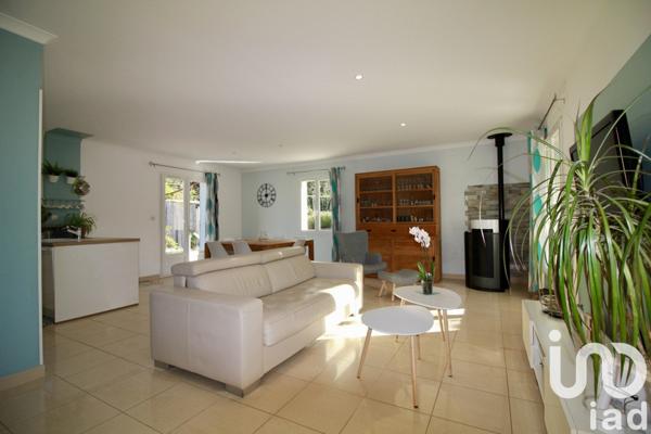 Maison traditionnelle 5 pièces de 140 m² à Carcès (83570)