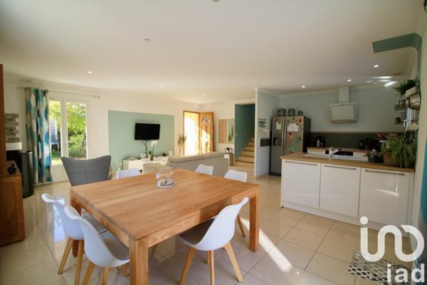 Maison traditionnelle 5 pièces de 140 m² à Carcès (83570)