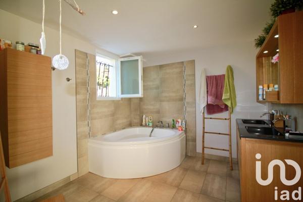 Maison traditionnelle 5 pièces de 140 m² à Carcès (83570)