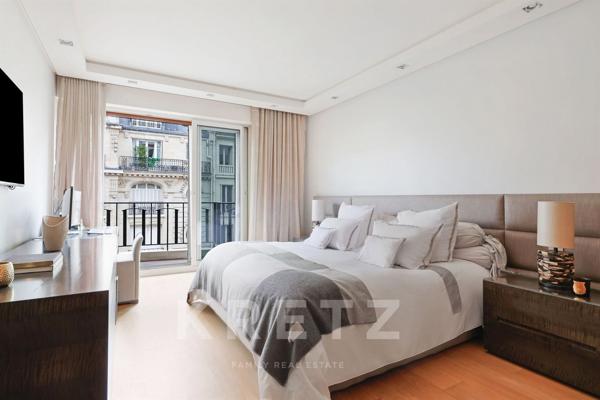 Appartement rénové par architecte avec balcons et vue Tour Eiffel - DPE C