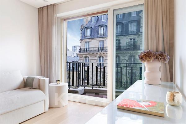 Appartement rénové par architecte avec balcons et vue Tour Eiffel - DPE C