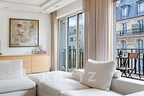 Appartement rénové par architecte avec balcons et vue Tour Eiffel - DPE C