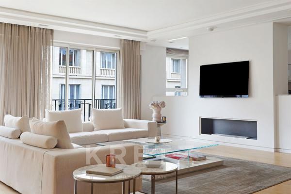 Appartement rénové par architecte avec balcons et vue Tour Eiffel - DPE C