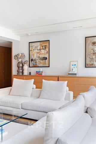 Appartement rénové par architecte avec balcons et vue Tour Eiffel - DPE C