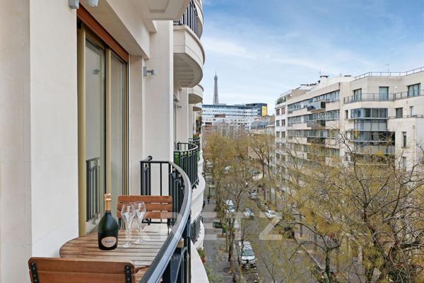Appartement rénové par architecte avec balcons et vue Tour Eiffel - DPE C