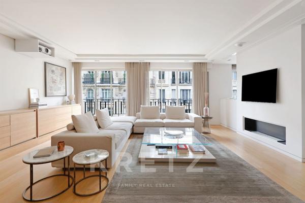 Appartement rénové par architecte avec balcons et vue Tour Eiffel - DPE C