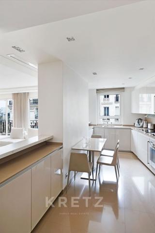 Appartement rénové par architecte avec balcons et vue Tour Eiffel - DPE C