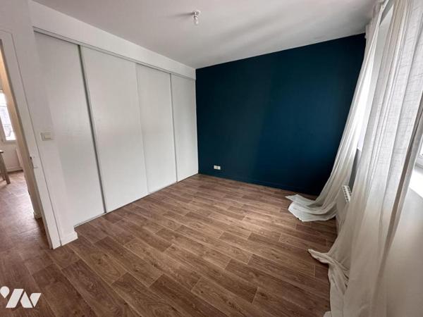 À VENDRE 56 VANNES Préfecture, appartement T2 40 m² loué avec parking extérieur privatif