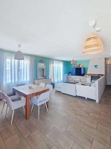 Maison individuelle plain-pied élevée sur sous-sol avec 4 chambres, jardin, garage et terrasse !