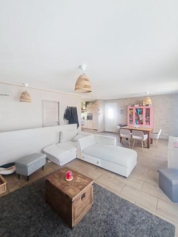 Maison individuelle plain-pied élevée sur sous-sol avec 4 chambres, jardin, garage et terrasse !