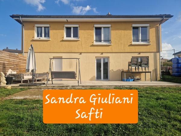 Maison individuelle plain-pied élevée sur sous-sol avec 4 chambres, jardin, garage et terrasse !