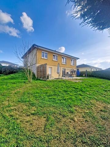 Maison individuelle plain-pied élevée sur sous-sol avec 4 chambres, jardin, garage et terrasse !
