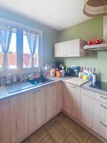 Maison individuelle plain-pied élevée sur sous-sol avec 4 chambres, jardin, garage et terrasse !