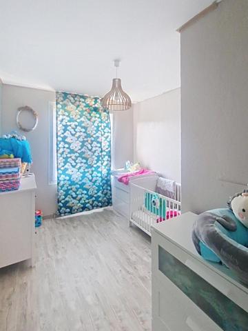 Maison individuelle plain-pied élevée sur sous-sol avec 4 chambres, jardin, garage et terrasse !