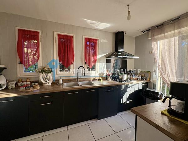 Maison
                                                                                                                                                                                                                                                                                                                        5 pièce(s)                                                                                                                                                                                                          4 chambre(s)                                                                                                                                                                                                          229  m²