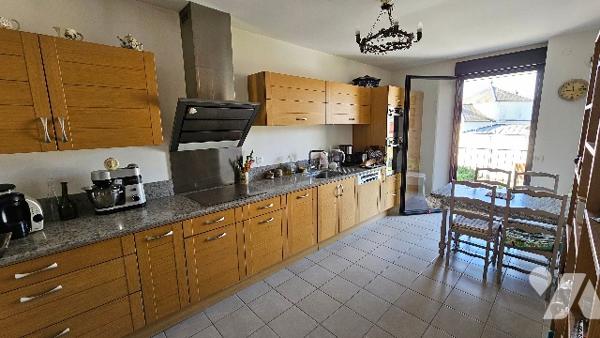 APPARTEMENT AU DERNIER ÉTAGE D'UNE RÉSIDENCE RÉCENTE ET BIEN ENTRETENUE