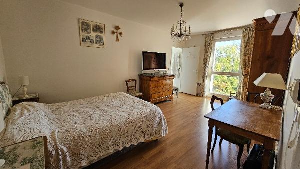 APPARTEMENT AU DERNIER ÉTAGE D'UNE RÉSIDENCE RÉCENTE ET BIEN ENTRETENUE