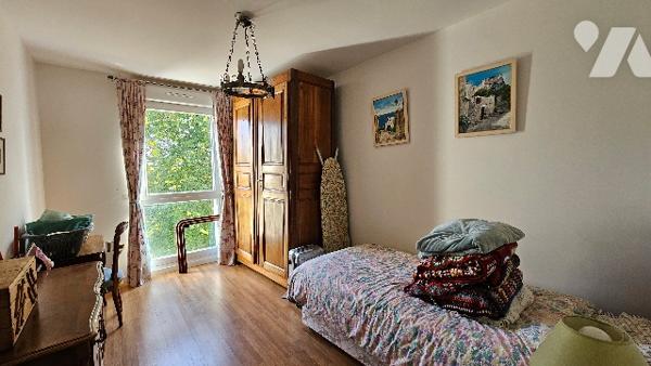 APPARTEMENT AU DERNIER ÉTAGE D'UNE RÉSIDENCE RÉCENTE ET BIEN ENTRETENUE