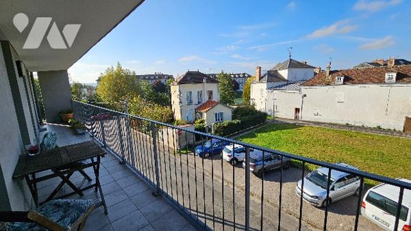 APPARTEMENT AU DERNIER ÉTAGE D'UNE RÉSIDENCE RÉCENTE ET BIEN ENTRETENUE