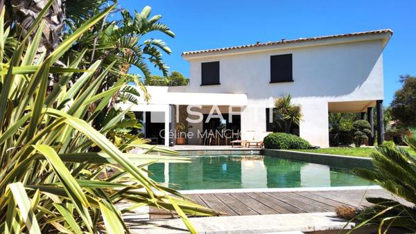 LE BRUSC-Luxe, volumes, et élégance à deux pas de la mer- Villa contemporaine de plus de 300 m2 rare sur le secteur recherché du Brusc