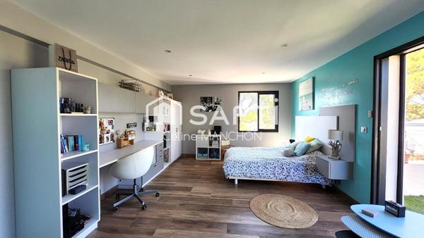 LE BRUSC-Luxe, volumes, et élégance à deux pas de la mer- Villa contemporaine de plus de 300 m2 rare sur le secteur recherché du Brusc