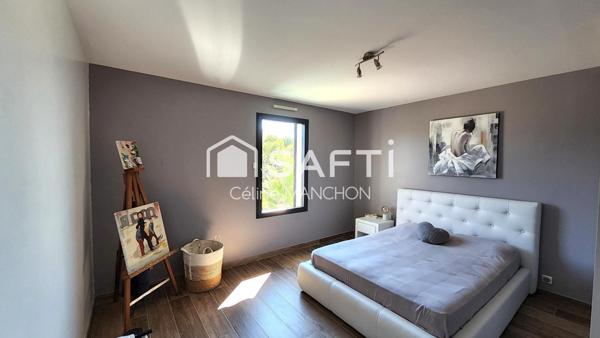 LE BRUSC-Luxe, volumes, et élégance à deux pas de la mer- Villa contemporaine de plus de 300 m2 rare sur le secteur recherché du Brusc