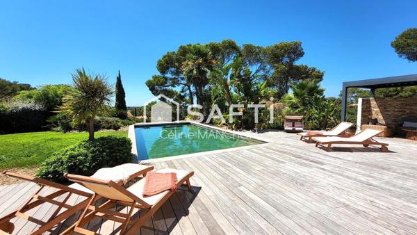 LE BRUSC-Luxe, volumes, et élégance à deux pas de la mer- Villa contemporaine de plus de 300 m2 rare sur le secteur recherché du Brusc