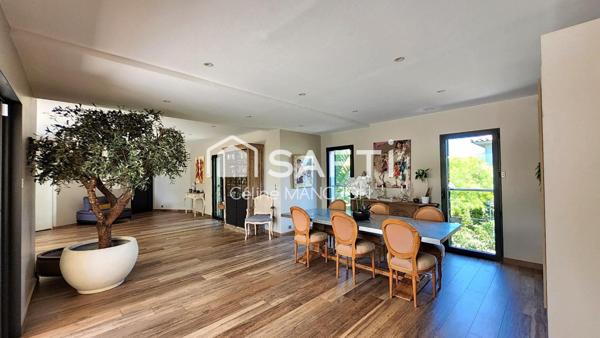 LE BRUSC-Luxe, volumes, et élégance à deux pas de la mer- Villa contemporaine de plus de 300 m2 rare sur le secteur recherché du Brusc