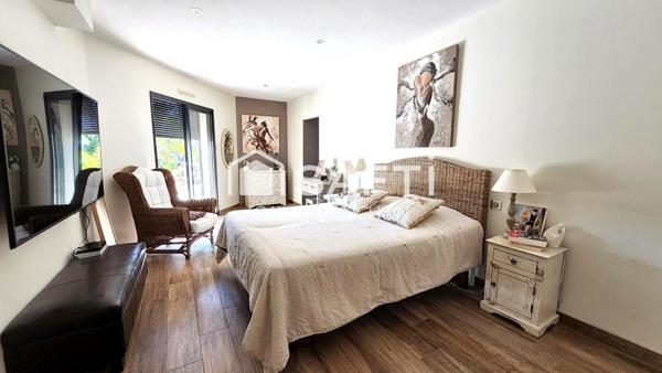 LE BRUSC-Luxe, volumes, et élégance à deux pas de la mer- Villa contemporaine de plus de 300 m2 rare sur le secteur recherché du Brusc