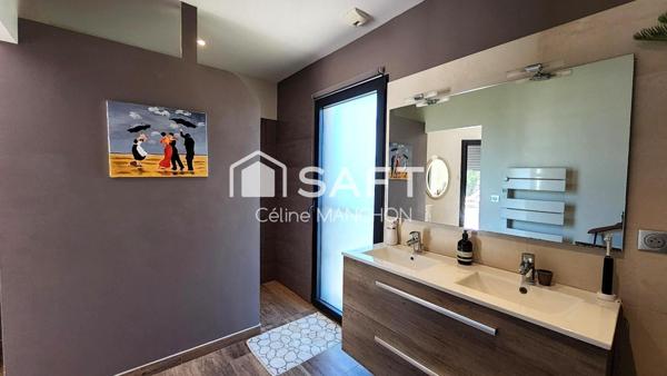 LE BRUSC-Luxe, volumes, et élégance à deux pas de la mer- Villa contemporaine de plus de 300 m2 rare sur le secteur recherché du Brusc