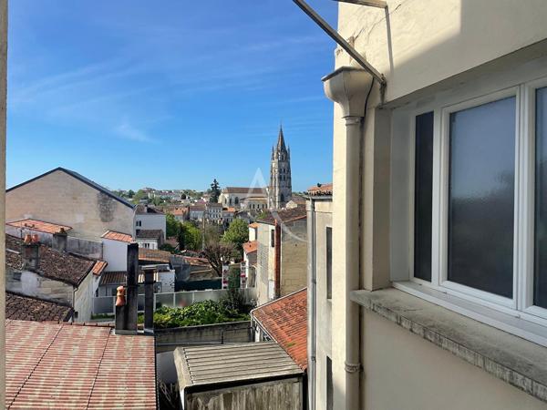 Appartement Saintes, centre ville, 2 chambres.