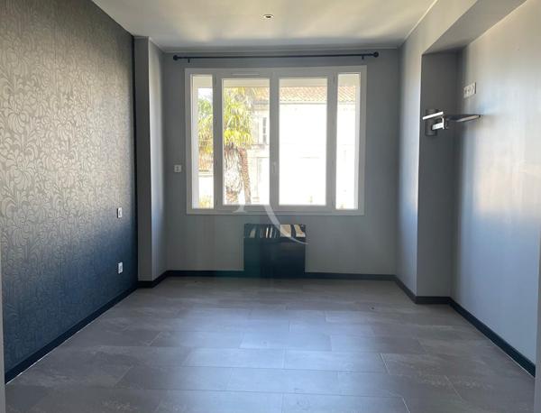 Appartement Saintes, centre ville, 2 chambres.
