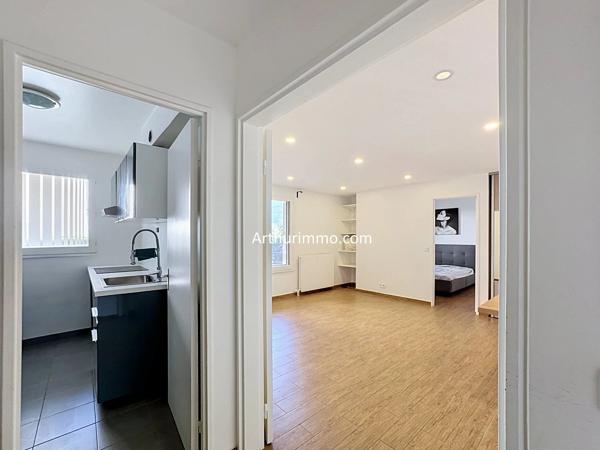 Vente                                                      Appartement
                        
                     2 pièces                      44 m2                     à Créteil